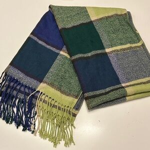Pretty persuasions plaid wide fringe scarf